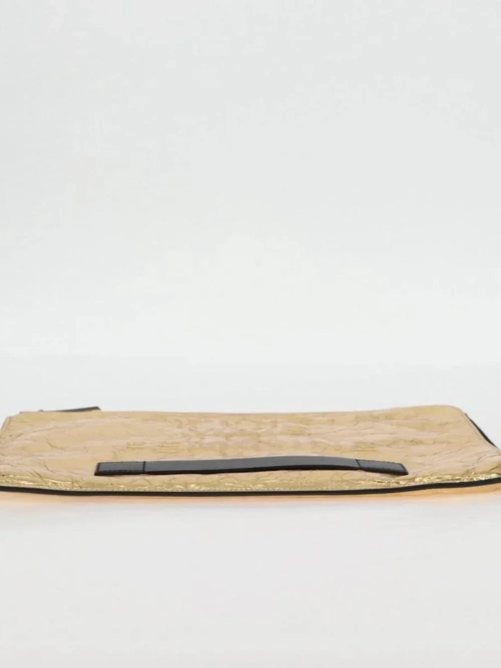 CHANEL brand	chanel color	gold